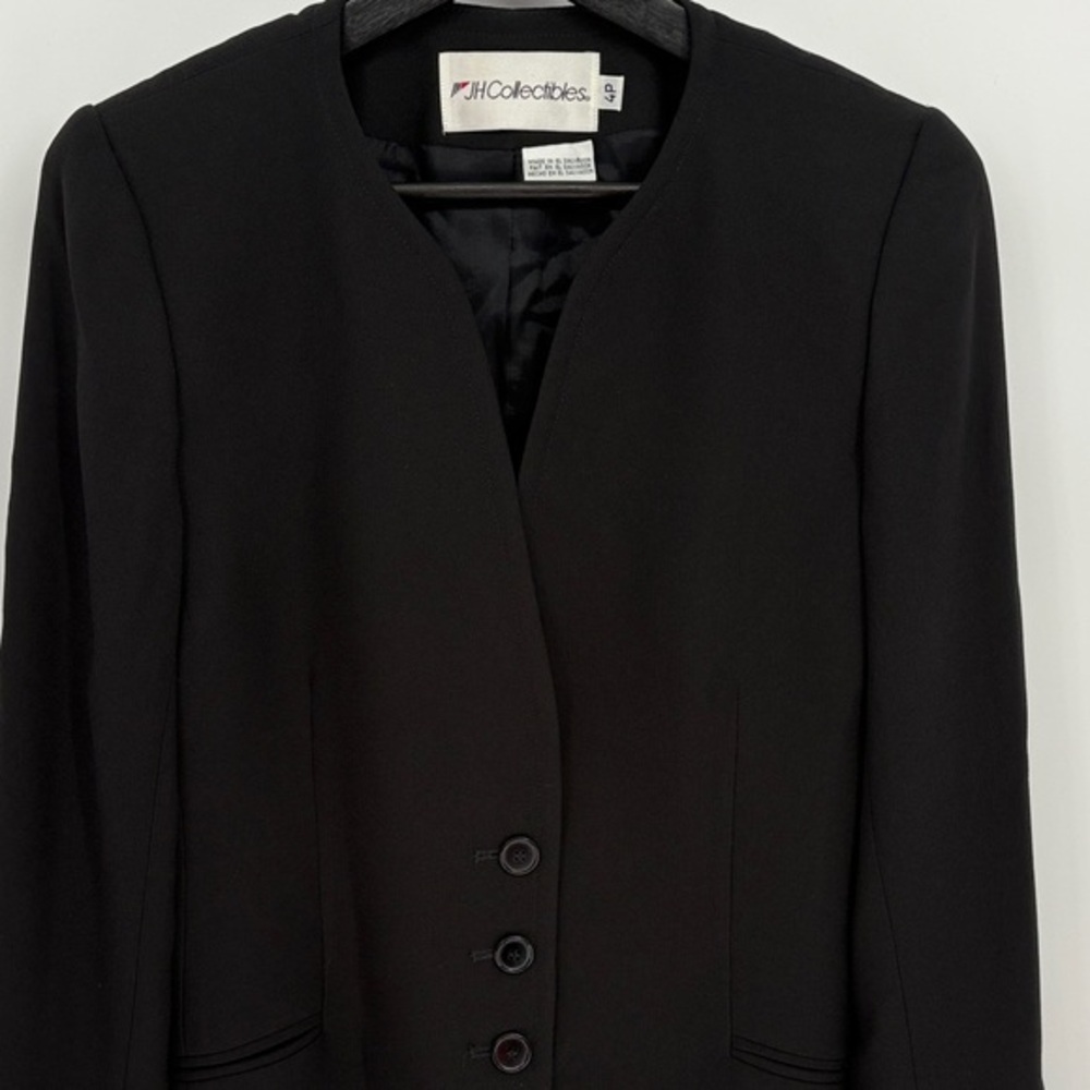 🚠 JH Collectibles Black crêpe three button collarless fitted blazer